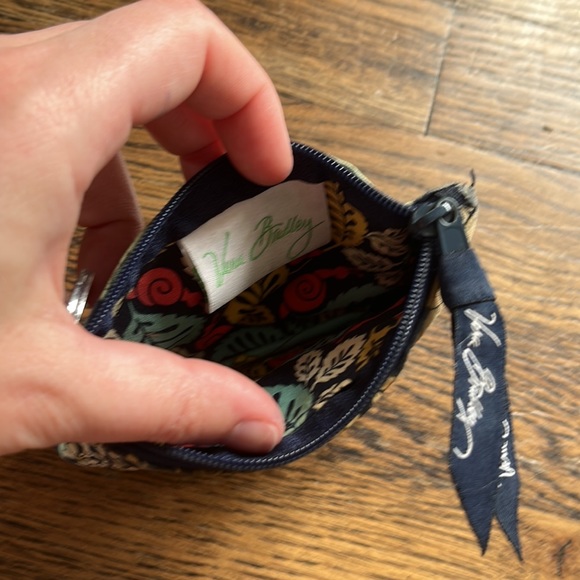 Vera Bradley Zip ID Csae - Picture 3 of 4